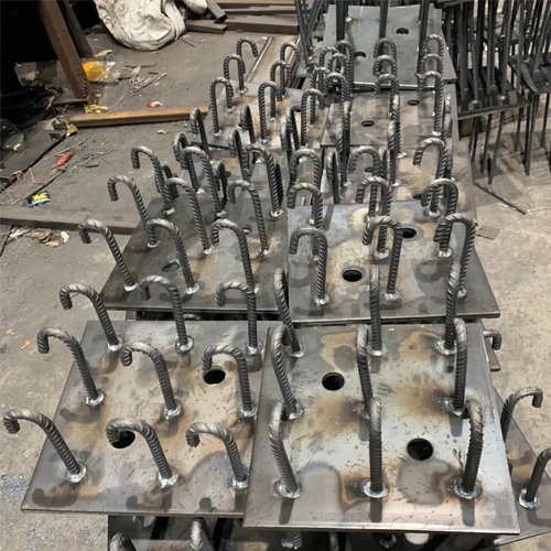 图纸中如何确定梅州预埋件的位置？